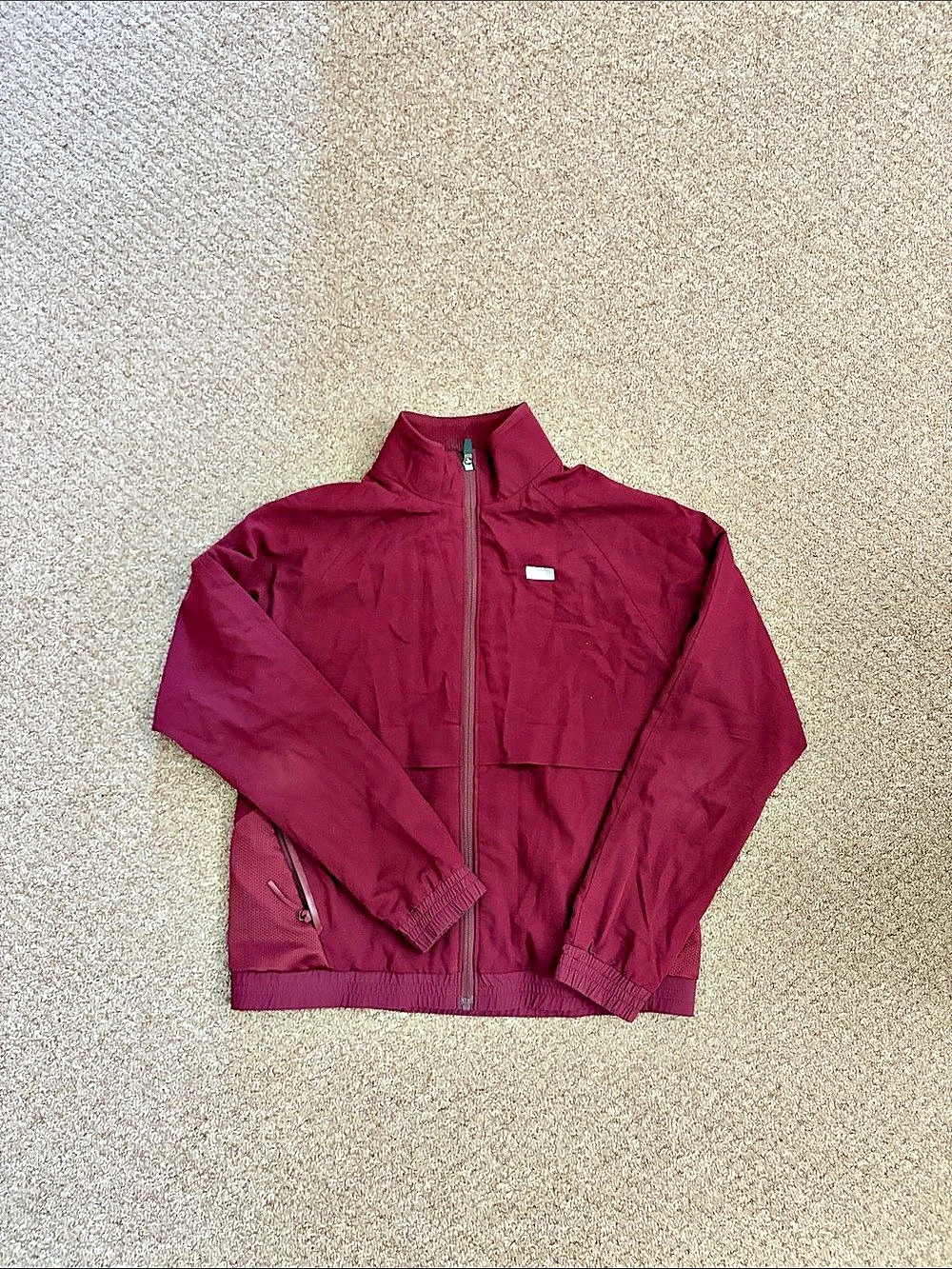 FIGS Sydney Scrub Jacket maroon XS